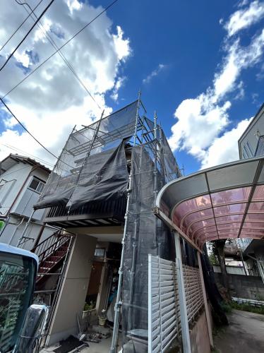 東京都　U様　邸　屋根塗装工事が着工しました！