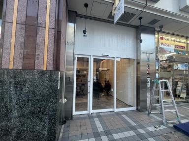 店舗サッシ枠入口塗装工事